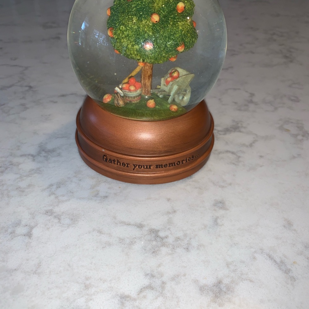 Snow globe - Picture 2 of 4